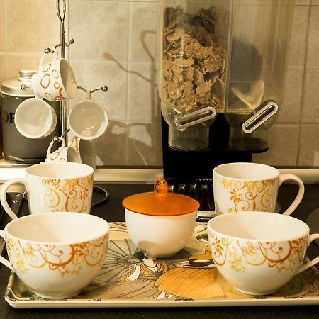 Al Centro E Meglio B&B Napoli Bagian luar foto