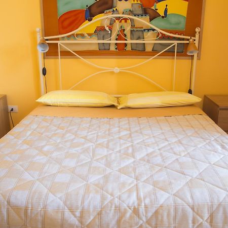 Al Centro E Meglio B&B Napoli Bagian luar foto