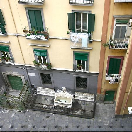 Al Centro E Meglio B&B Napoli Bagian luar foto