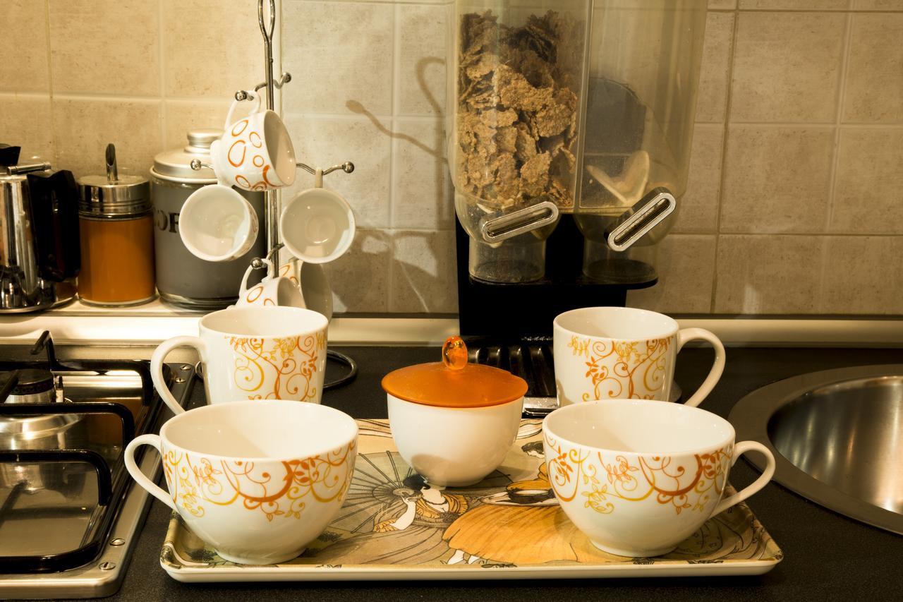 Al Centro E Meglio B&B Napoli Bagian luar foto