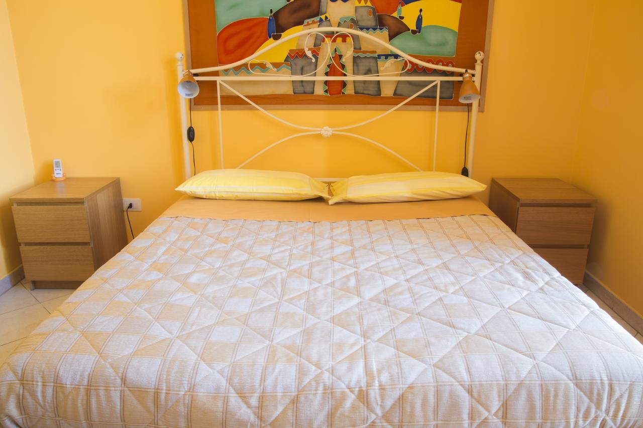 Al Centro E Meglio B&B Napoli Bagian luar foto
