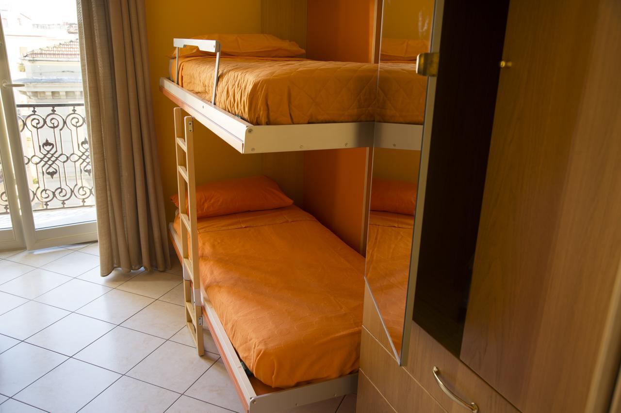 Al Centro E Meglio B&B Napoli Bagian luar foto