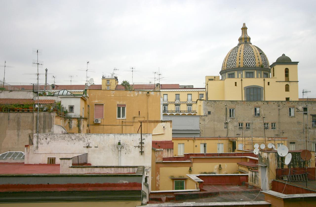 Al Centro E Meglio B&B Napoli Bagian luar foto