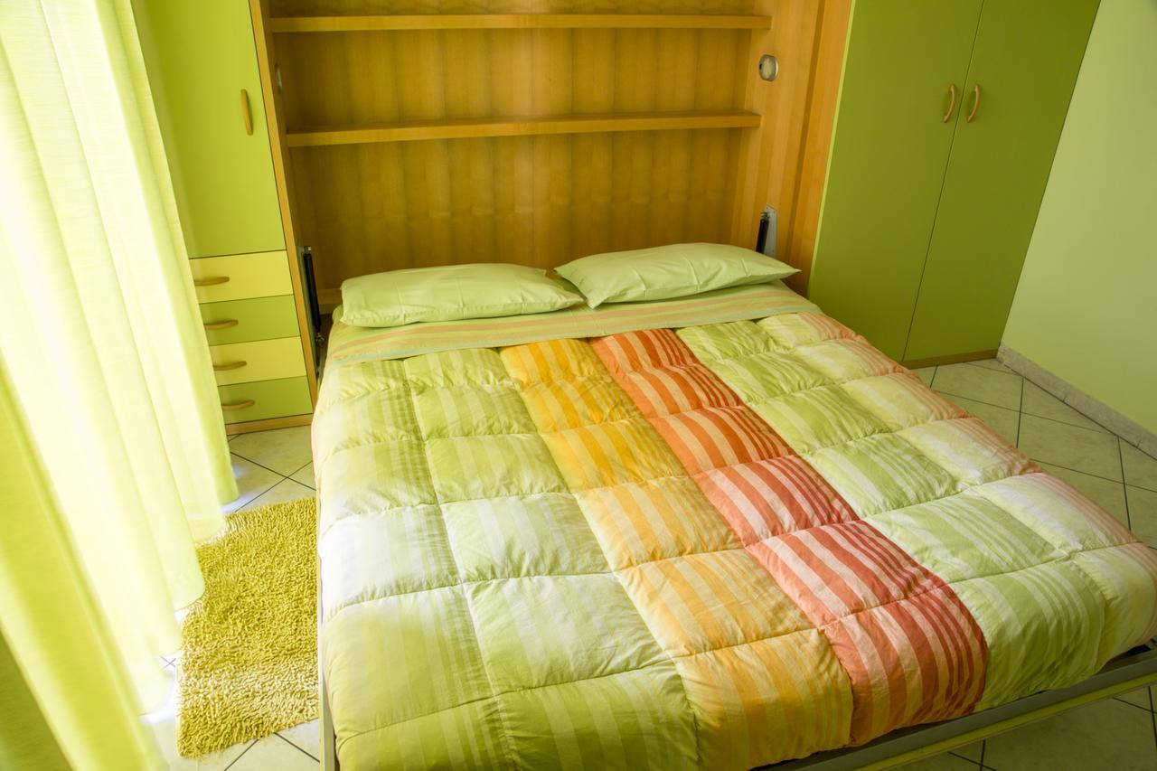 Al Centro E Meglio B&B Napoli Bagian luar foto