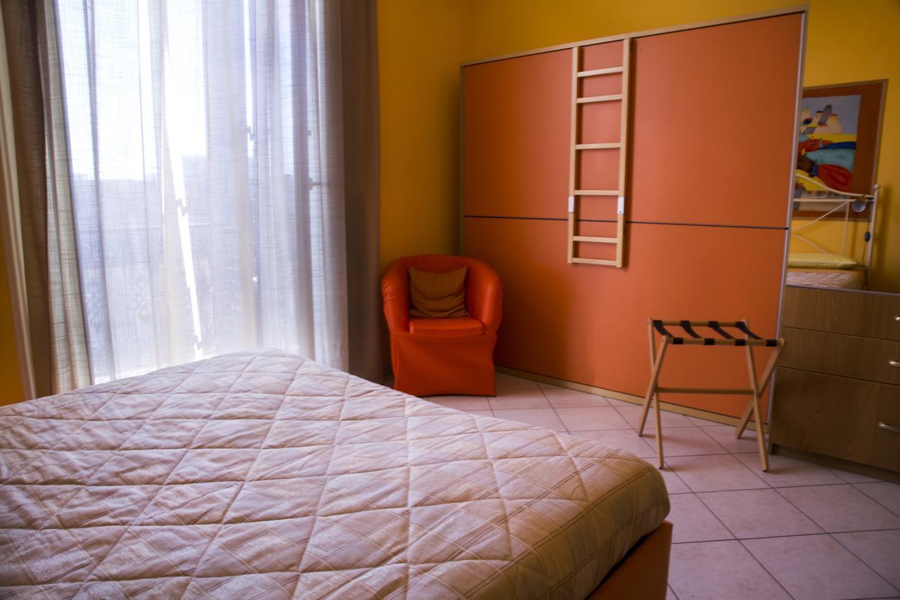 Al Centro E Meglio B&B Napoli Bagian luar foto