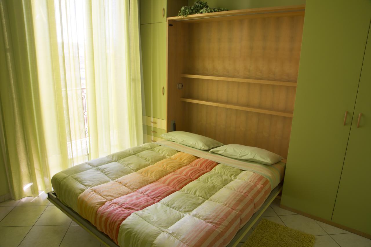Al Centro E Meglio B&B Napoli Bagian luar foto