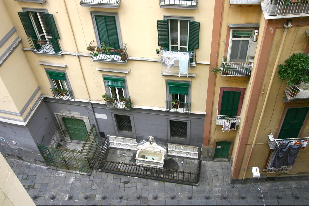 Al Centro E Meglio B&B Napoli Bagian luar foto