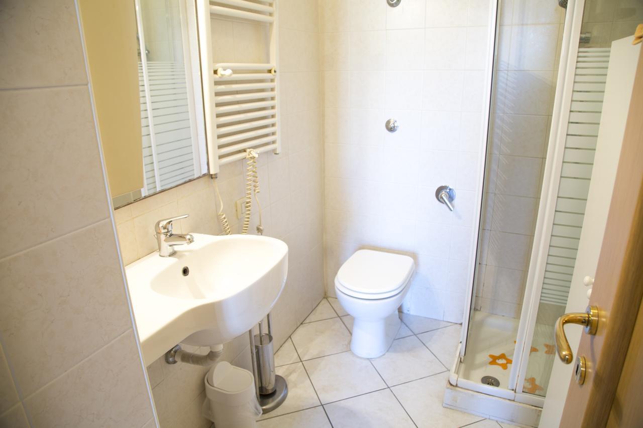 Al Centro E Meglio B&B Napoli Bagian luar foto