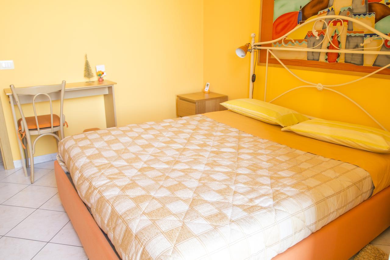 Al Centro E Meglio B&B Napoli Bagian luar foto