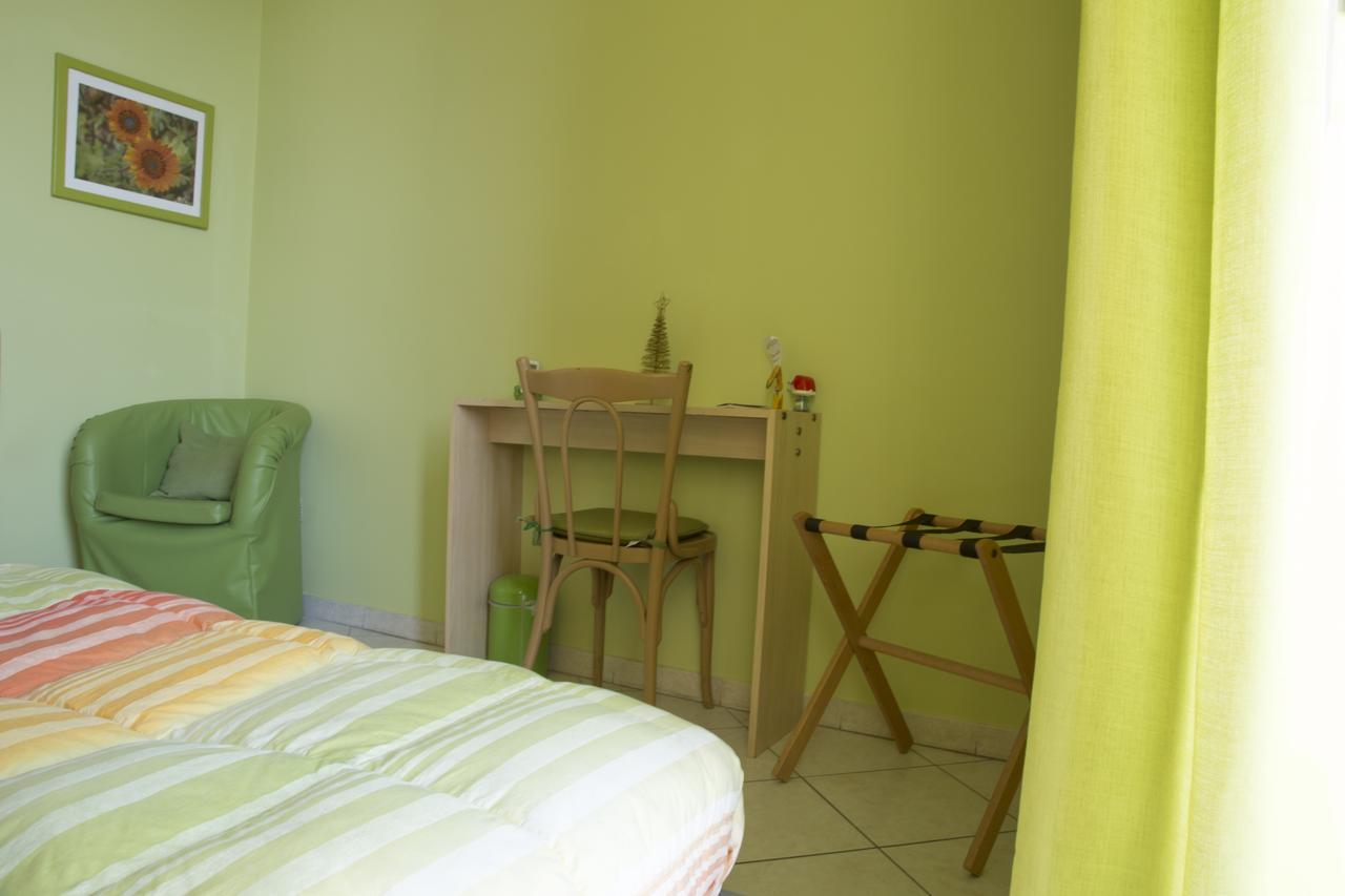 Al Centro E Meglio B&B Napoli Bagian luar foto