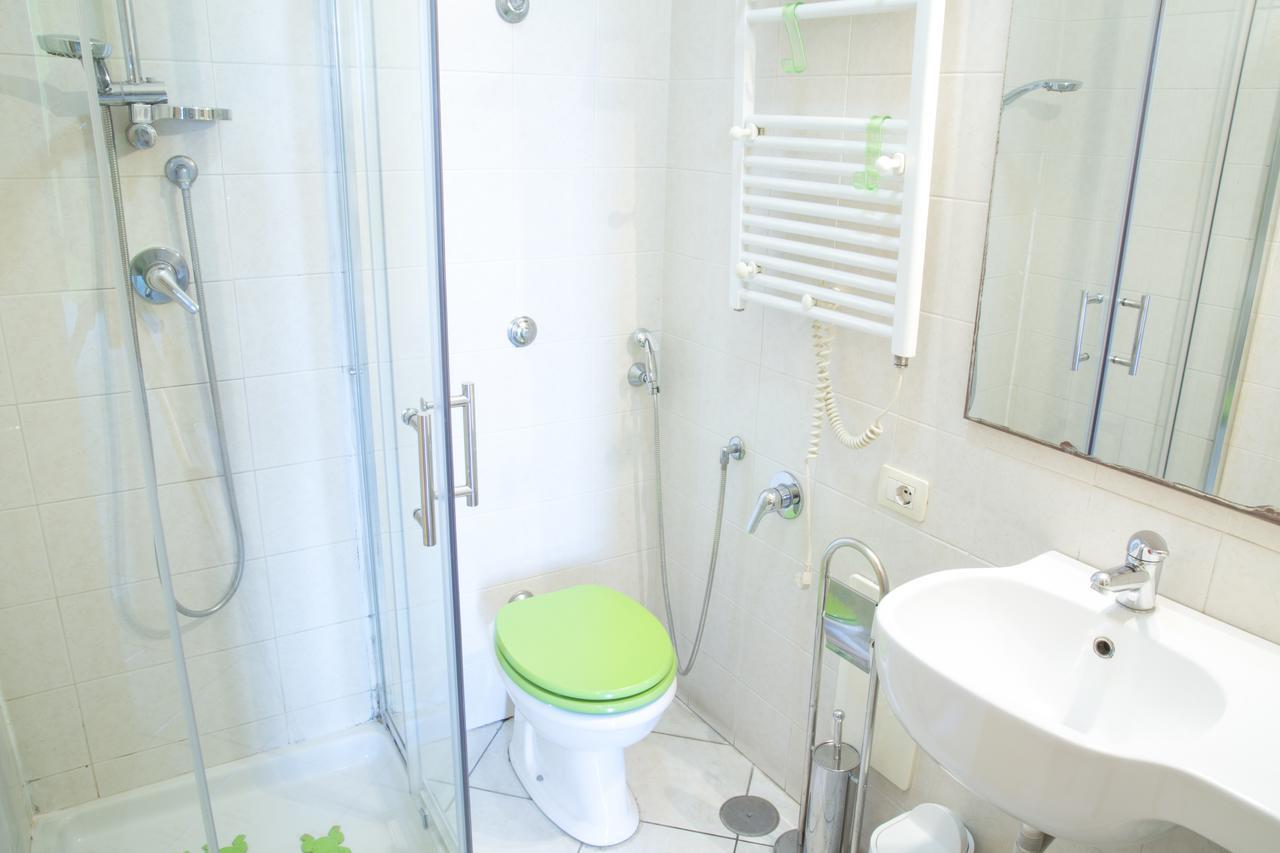 Al Centro E Meglio B&B Napoli Bagian luar foto