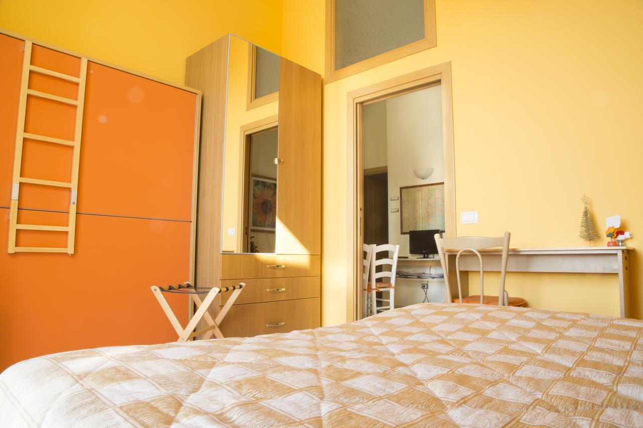 Al Centro E Meglio B&B Napoli Bagian luar foto