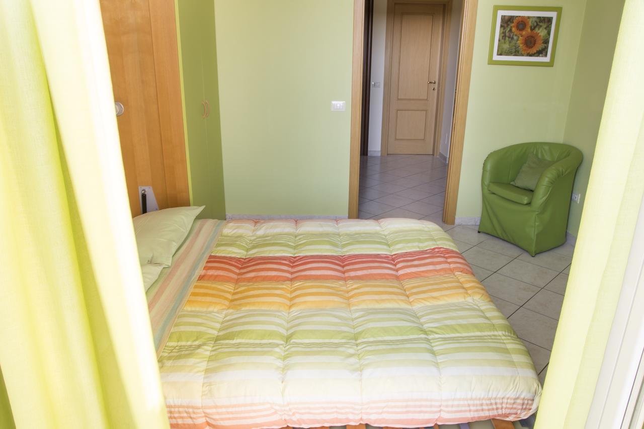 Al Centro E Meglio B&B Napoli Bagian luar foto