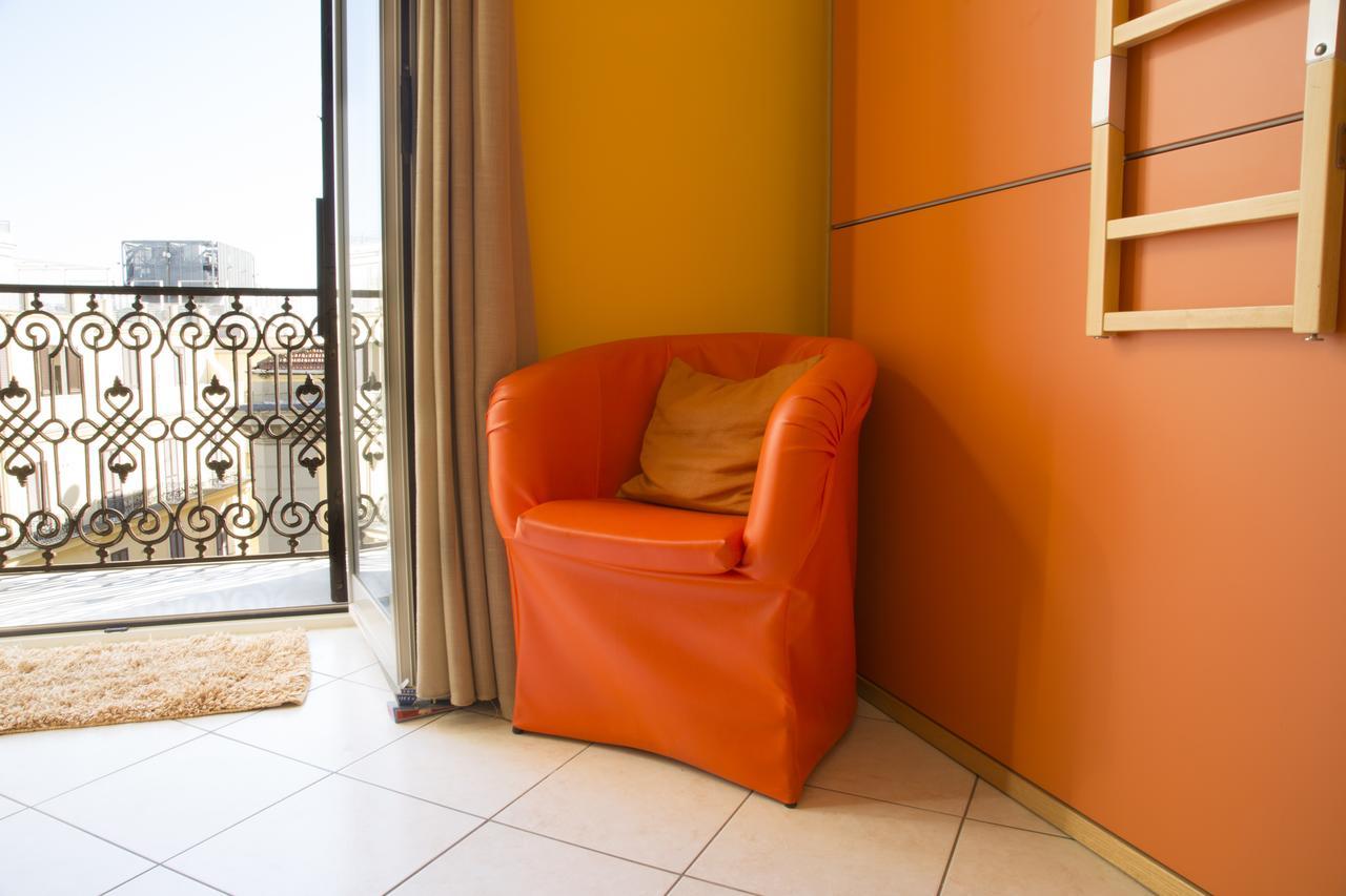 Al Centro E Meglio B&B Napoli Bagian luar foto