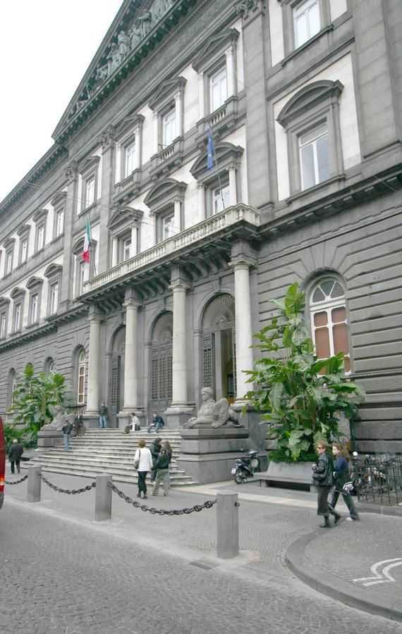 Al Centro E Meglio B&B Napoli Bagian luar foto